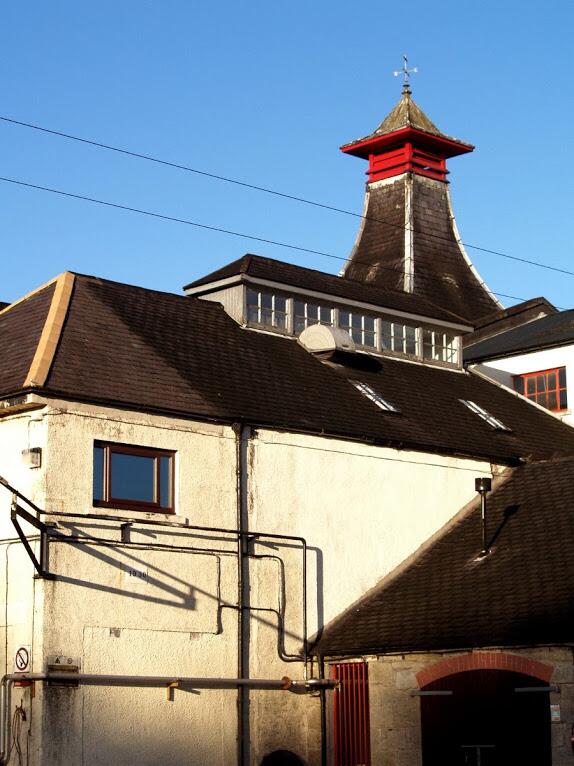 anCnoc_whisky's tweet image. Simple ingredients, traditional methods, craftsmanship. Result? Modern whisky. #HowIsThatPossible #ModernTradition