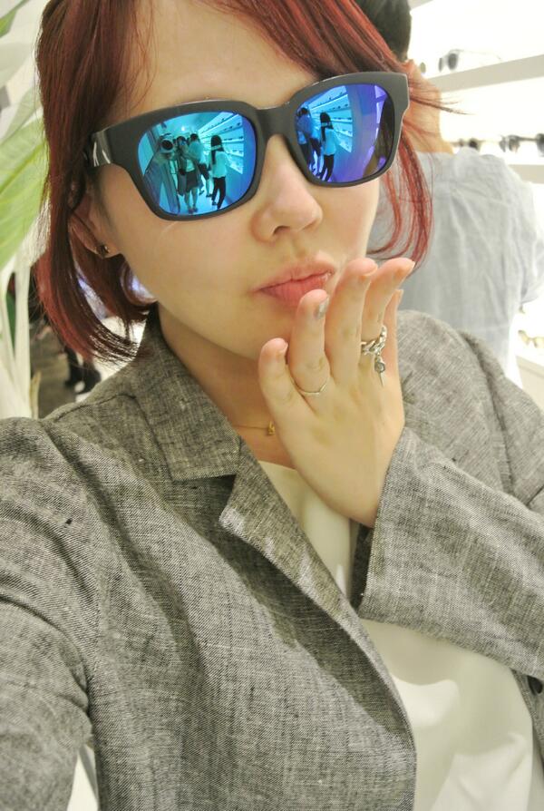 ARAMANDU's tweet photo. LAPIZ+ STORE
OPEN PARTY ♥
라피스플러스 경리단길 매장 오픈파티
넘넘 예쁜 썬그리들 한가득, 요즘 핫한 미러리썬그리도 대박 예뿌당 
넘
랖 http://t.co/O2q3vjywbu