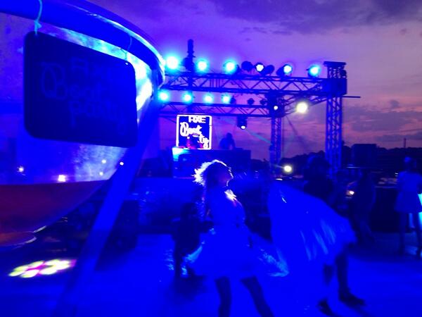 archanavijaya's tweet photo. “@fhmindia: #AxeBoatParty sundowners are being well downed. @archanavijaya is hosting we hear! http://t.co/1YGYD1RGhM” killa party !