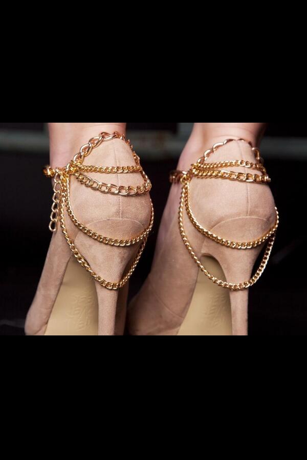 towie_chloesims's tweet photo. @Chloe_Sims shoe chains are so nice! #wantsome http://t.co/P5hmekQ6TL