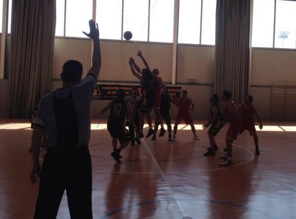 Final Maxiliga. Primer período UMBRETE 14-LOS FIERAS 10