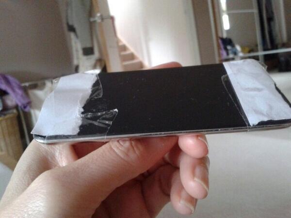 sqb100's tweet photo. Daughter's cunning disguise of iPod as iPhone  left to charge outside bedroom #here'soneimadeearlier http://t.co/Zjrbgxktz1