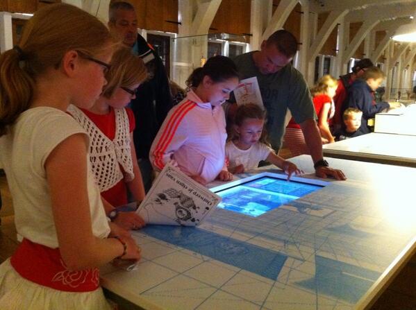 Enthousiaste bezoekers op openingsdag Museum Prinsenhof