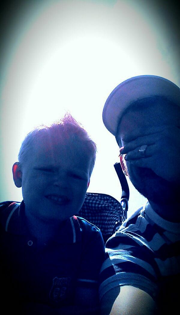 Ddraaijer's tweet photo. Onder de mom van auto kopen!!!!!! ijs knoeien!!!! En een bazen zulfie!! http://t.co/14IDcgZfzK