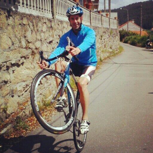 Rivas7Dani's tweet photo. Hoy a entrenar a lo @XaviFores ,jaja http://t.co/RPUmqw0eHk