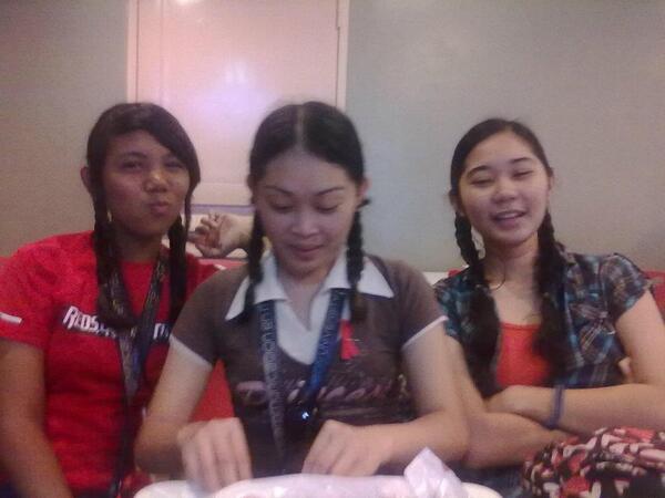 babynam29's tweet photo. #ThrowbackBraidBuddies http://t.co/sfG19LPXTj