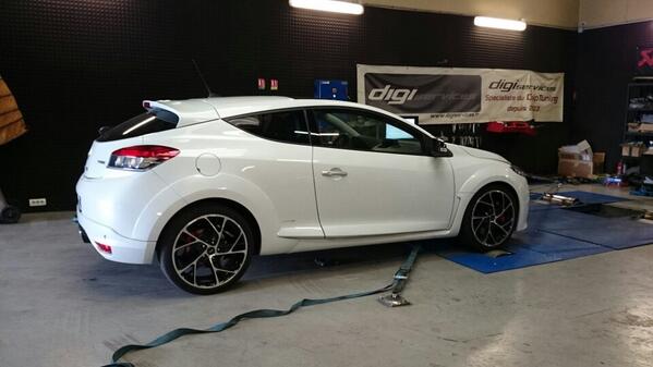 deurf_digi's tweet photo. #megane3rs modification boîte à air et reprogrammation pour obtenir 315cv/450nm chez #Digiservices alex au #travail http://t.co/bGG4dsVovZ