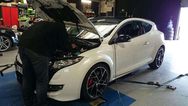 deurf_digi's tweet photo. #megane3rs modification boîte à air et reprogrammation pour obtenir 315cv/450nm chez #Digiservices alex au #travail http://t.co/bGG4dsVovZ