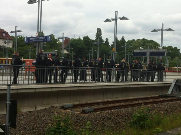 Police hard at work clearing the track #s-bahn #spandau