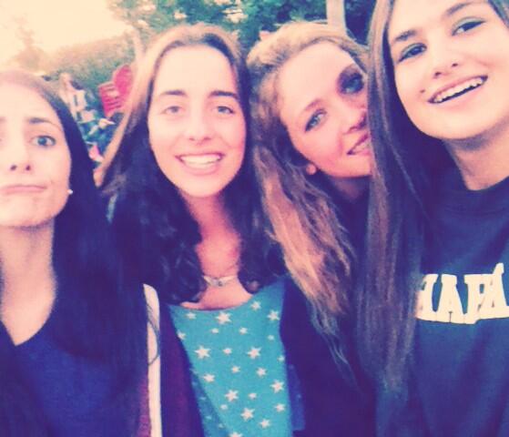 martaanegon's tweet photo. La buena capeaaa 🍻🐮👏 @Lauri6197 @sofimesa97 @blancam_montero http://t.co/nh0DvBngDj