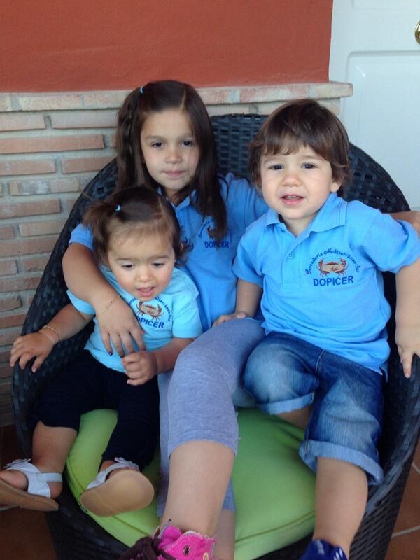 ncl07's tweet photo. Preparados para ir a ayudar a papa, jajaja http://t.co/RrZFhOH7DD