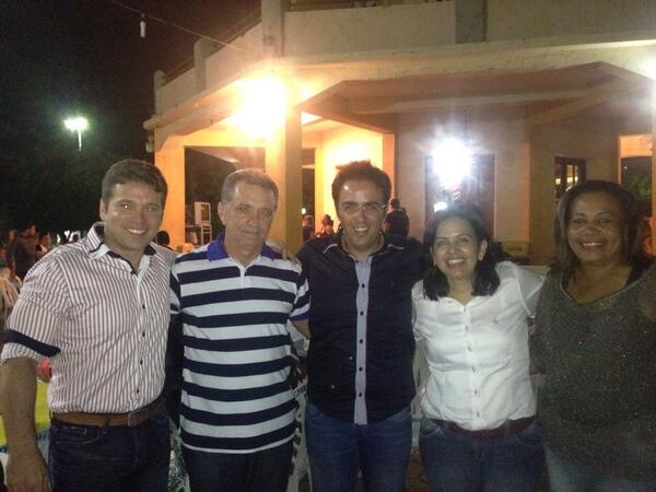 AdaildoDantas's tweet photo. Eu, Galego Sousa e o vereador Juliano Lucio estivemos com a prefeita Polyana na festa da sua vitoria no STF. http://t.co/gF6H7B4rlm