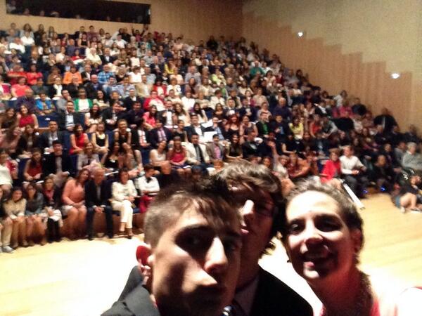 desviocorella's tweet photo. Esto si que es una selfie y no la de los Oscars!!! #Orla #iesAlhama http://t.co/eG8R2gYf86