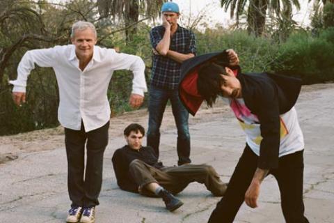 FleaChili's tweet photo. Ese calzado de flea y la cara de chad jajajaja http://t.co/jlXZjIklEi