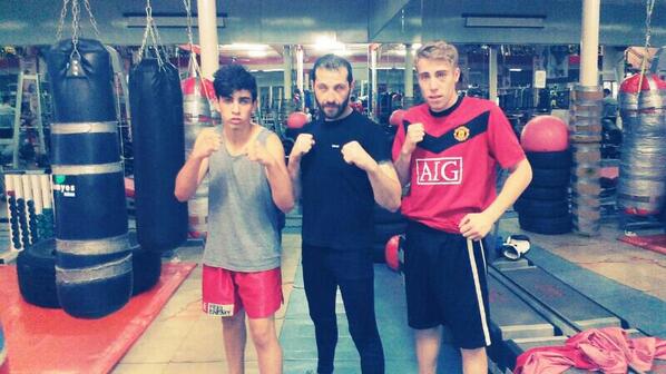 Hispaboxing's tweet photo. Entrenamiento matutino @Hispaboxing @johnmacarter4 @elmorenomanda24 @manolo_alcon @FranRoMa89 http://t.co/UClH4HTYg3