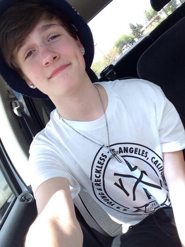 CrawfordCollins's tweet photo. RT for a DM/Followback! :) http://t.co/qDABMC26g2