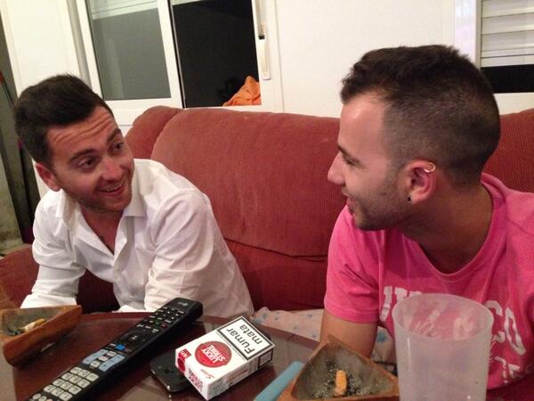 monicabarrera85's tweet photo. La cosa va de ovnis conversacion entre @Juancris1986 y @villo1905  @86Bulli @ManuelCamargo20 @dani_pescao http://t.co/TCH8daW6vF