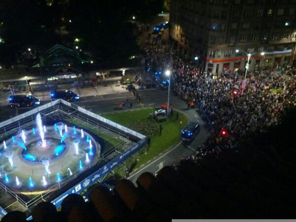 A_Coruna's tweet photo. ¡Coruña entera se va de borrachera! http://t.co/seO6TTa4MM