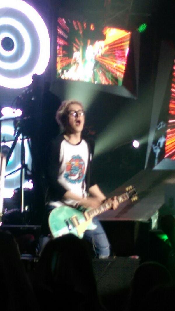 Emfarla's tweet photo. @tommcfly is this your #cumface #bournemouth http://t.co/pDTAM9KmOW