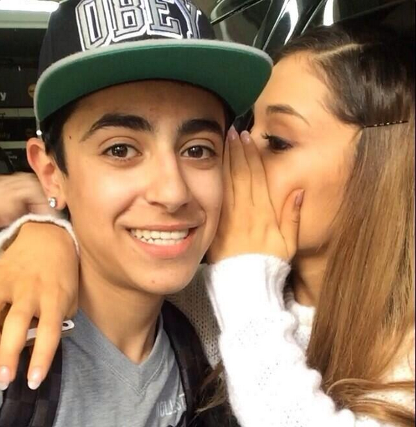 NewspageAriana's tweet photo. Ariana with fans in NYC #newspageAriana http://t.co/W7i8H9Oz11