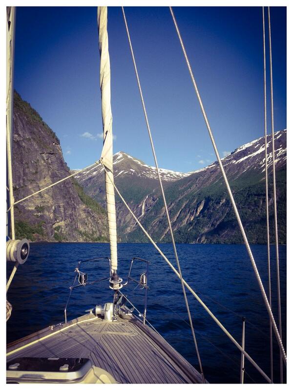 GroElis's tweet image. Hjørundfjorden til Geirangerfjorden på to døgn. Late dager #fjordtilfjord #najad