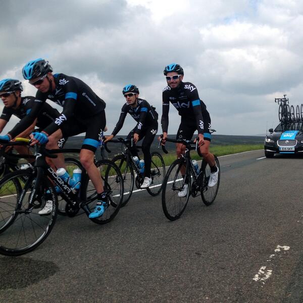 Barney_96's tweet photo. Happy happy happy @dlogar and legends just 3 foot away....  Good pace too .. 5 week countdown @jakefieldsend http://t.co/6uxcUI5nmR