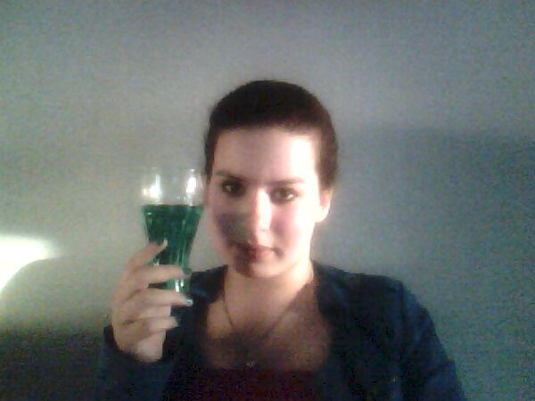 kelseyjacobs1's tweet photo. aan de drank lekker ☺☺☺ ♥♥♥ #webcamtoy http://t.co/dO864UlWqS