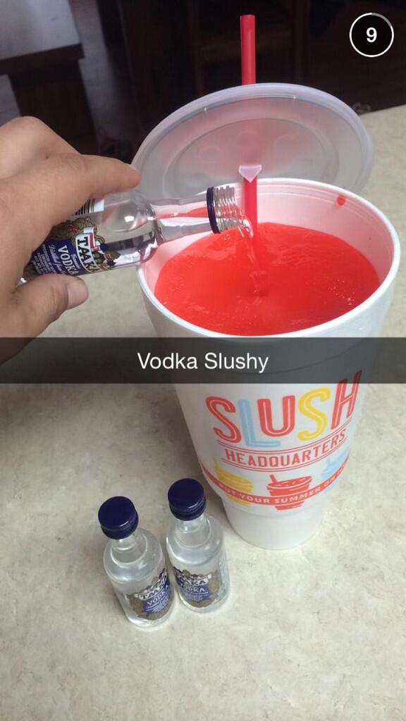 mjay0227's tweet photo. Who says being sick on a Saturday can't be any fun 😏 #Vodka #Slushy http://t.co/gphX4DD8xn