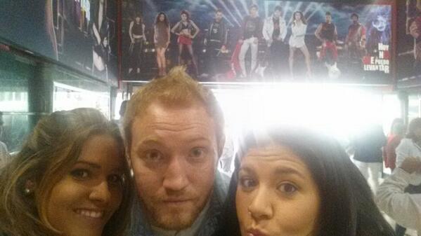 MiriGLC's tweet photo. "@rociioo22: #selfie #hoynomepuedolevantar @MiriGLC @adribetiko91 http://t.co/jx0D2nNa1u"
