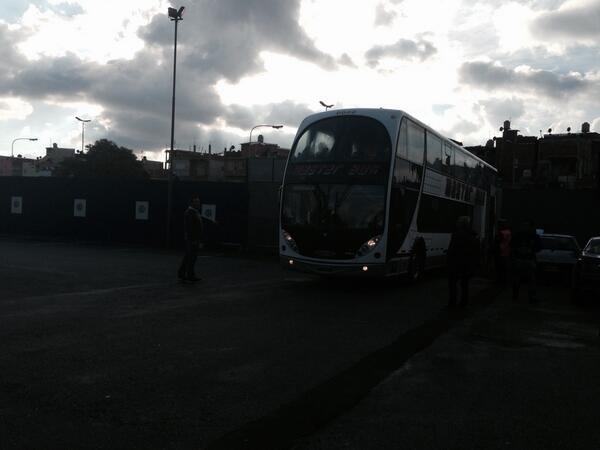 MiSeleccion_'s tweet photo. La Selección llega al estadio de San Lorenzo. En menos de dos empezará el partido frente a Senegal http://t.co/NcjjuA8ECR