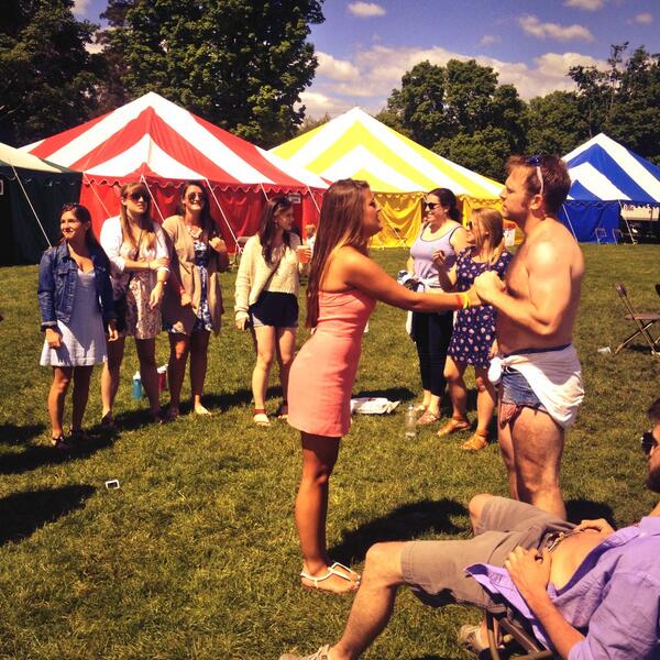 PhiDeltColgate's tweet photo. Phi Delt Alum Kyle Levenick '07 getting serenaded by the Swinging Gates @colgateuniv #reunion #2014 http://t.co/FVHgQdp0fu