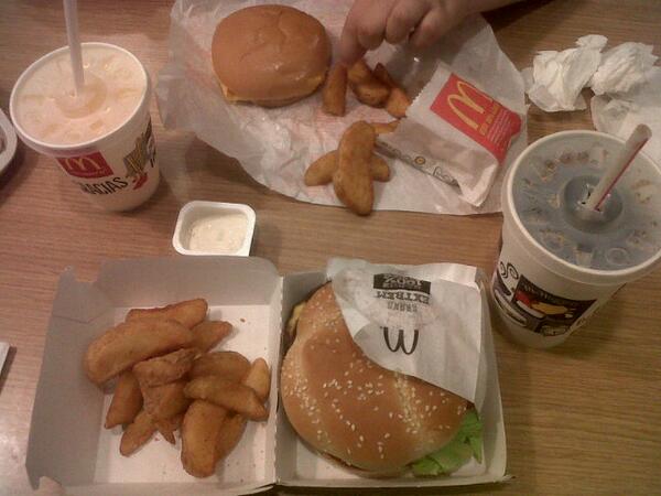 MarySanchez_3's tweet photo. Cenita cn el mocoso en el mac #ricorico http://t.co/IDJR2Xtxl2