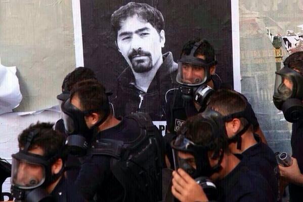 “<a href="/cansucamlibel/">Cansu Çamlıbel</a>: Bu gecenin karesi budur. Bakma, bakama, Ethem'in o bakışı hep ensende hep "<a href="/ozge_mumcu/">Özge Mumcu Aybars</a>: ... ”