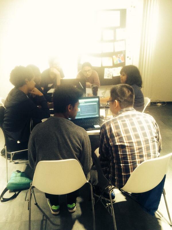 CodeNow's tweet image. Students finishing up their coding projects with #pairedprogramming #teamwork #Edtech