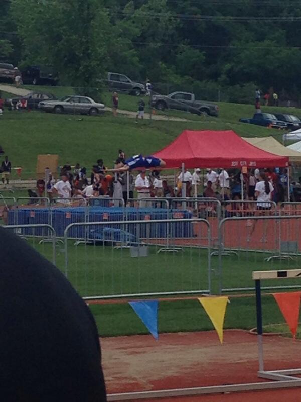 ChristaElMansy's tweet image. Just watched this Dessort do some amazing jumping!!! @brandonemmert44 Great job Brandon!! #trackstate 👏👏