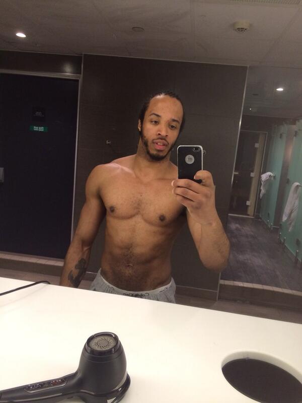 rix_sta's tweet photo. Working hard at the gym #gymselfie #vain #fitnessfirst #fitness #health http://t.co/CbfJiZ8W8Y