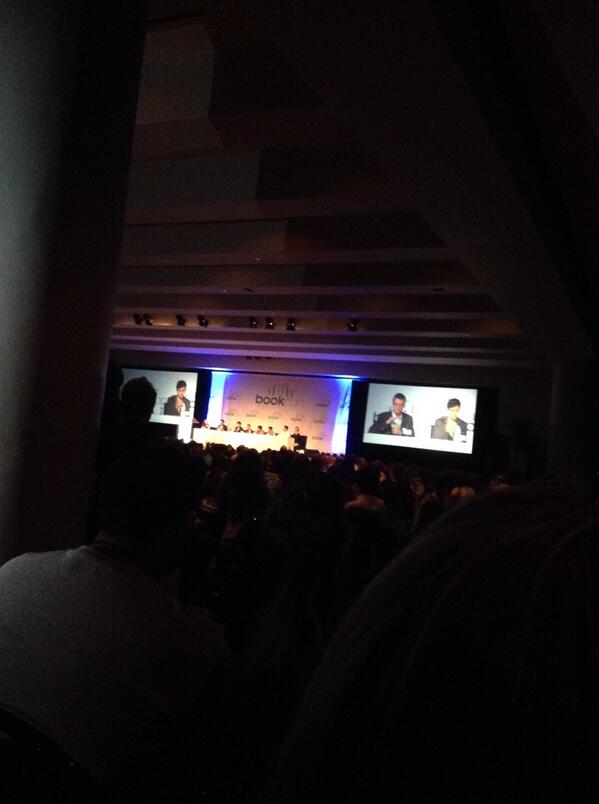 mangoessssss's tweet photo. 😩😭🙌 #bookcon #johngreen #nattwolf http://t.co/dydHZFsleZ