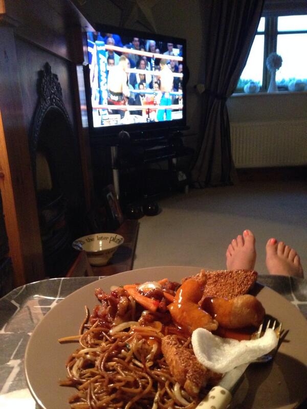 LucyWard_'s tweet photo. Well I've got a great seat! #FrochGroves2 #boxing #Wembley #feetup http://t.co/L3t3h2wimM