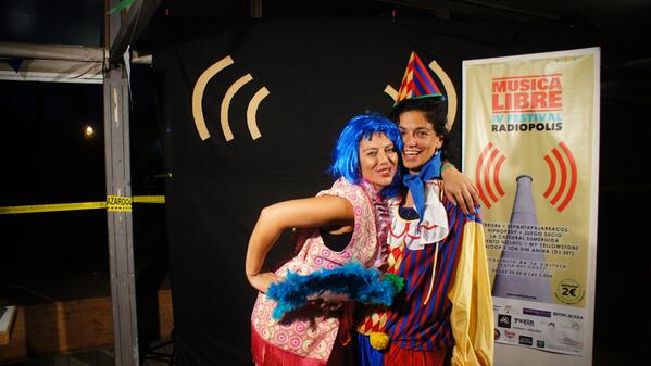 _Radiopolis_'s tweet photo. El photocall a pleno rendimiento #FESTIVAL_RADIOPOLIS http://t.co/h1kxMe8LLg