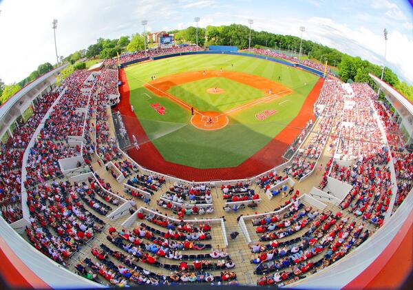 OleMissPix's tweet photo. THIS is Oxford, MS right now.. @OleMissBSB #TheRoadToOmaha http://t.co/0XFg5wi4gk