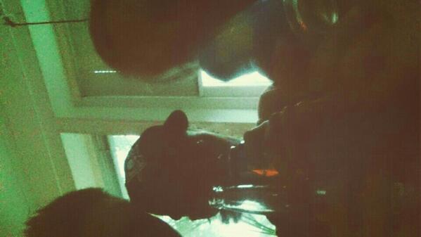 crille11's tweet photo. Tar en bira med @johanllindholm @forssellsimon http://t.co/zp0SRPnTNE