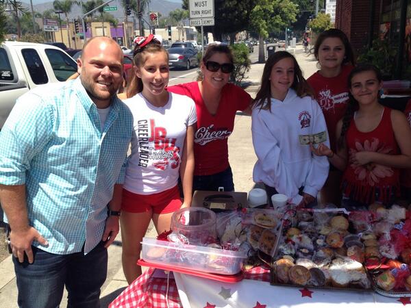 Treichelc's tweet photo. The burros cheerleading team just got a $20! @HiddenCash @handysmarket #payitforward http://t.co/o2ZiHxq6fJ