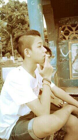 Ayip_Kepriband's tweet photo. Me . http://t.co/RmNsGxXOTo