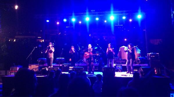 Ara sí! Comencem el #ConcertJove a #Castellví de Rosanes cantant 'A mi m'agrada aquest ritme'! #Callejeras