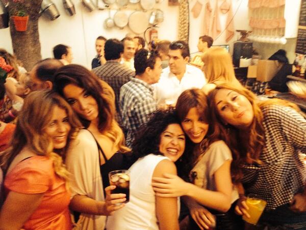 Trina0384's tweet photo. Viva la feria de Sanluquiquiiiii!!!!!@MarinaOrozc0 @BelenAnguloS http://t.co/F3CbJNYuUH