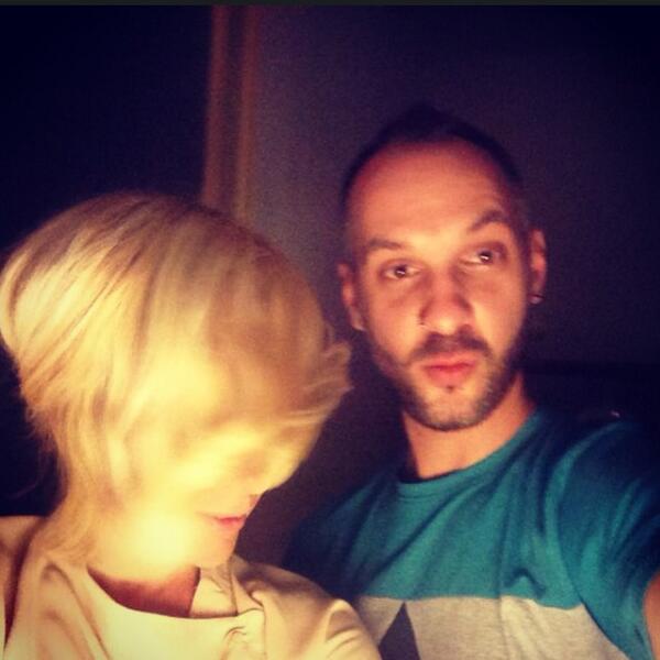 Davide2's tweet photo. Nos vamos de fiesta!!! I love you Elvira!!! http://t.co/uzRfQlelTK