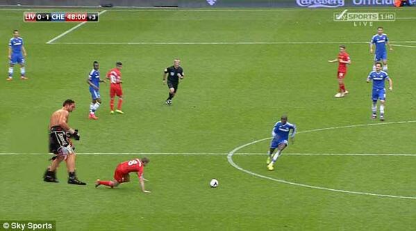 HashtagYoussef's tweet image. What a punch by Carl Froch! Gerrard isn't looking good!