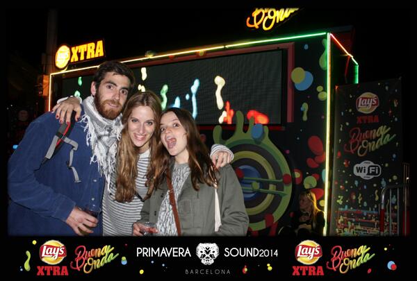 AnaColom's tweet photo. En el fotomatón del Primavera Sound...#LaysXtra #BuenaOnda http://t.co/f7kSkg61EV
