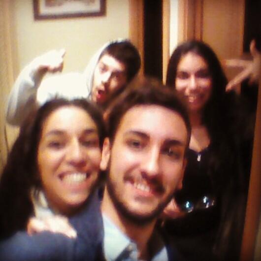 Alex_lex92's tweet photo. Selfie #sabadonoche @cristttina93 @dany1991_ @meryshow21 http://t.co/FTrgj1Qqqd