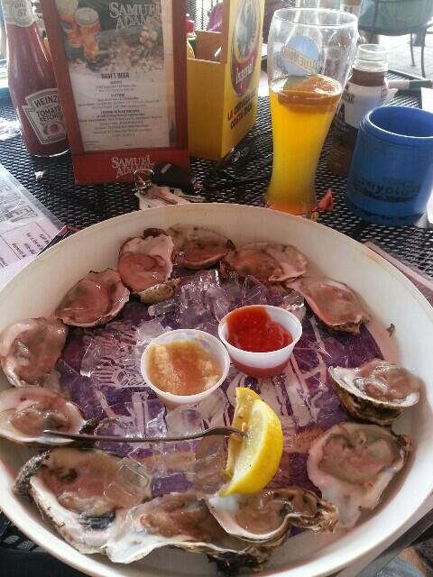 #HappyHour....Blue moon &amp; fresh oysters  #LifeIsGood http://t.co/kEZPJt2cGg<a href="/tag/happyhour"class="tags">#HappyHour</a><a href="/tag/lifeisgood"class="tags">#LifeIsGood</a>
